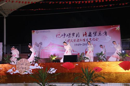 我院隆重舉行2015年慶國慶暨迎新生文藝晚會策劃紀實